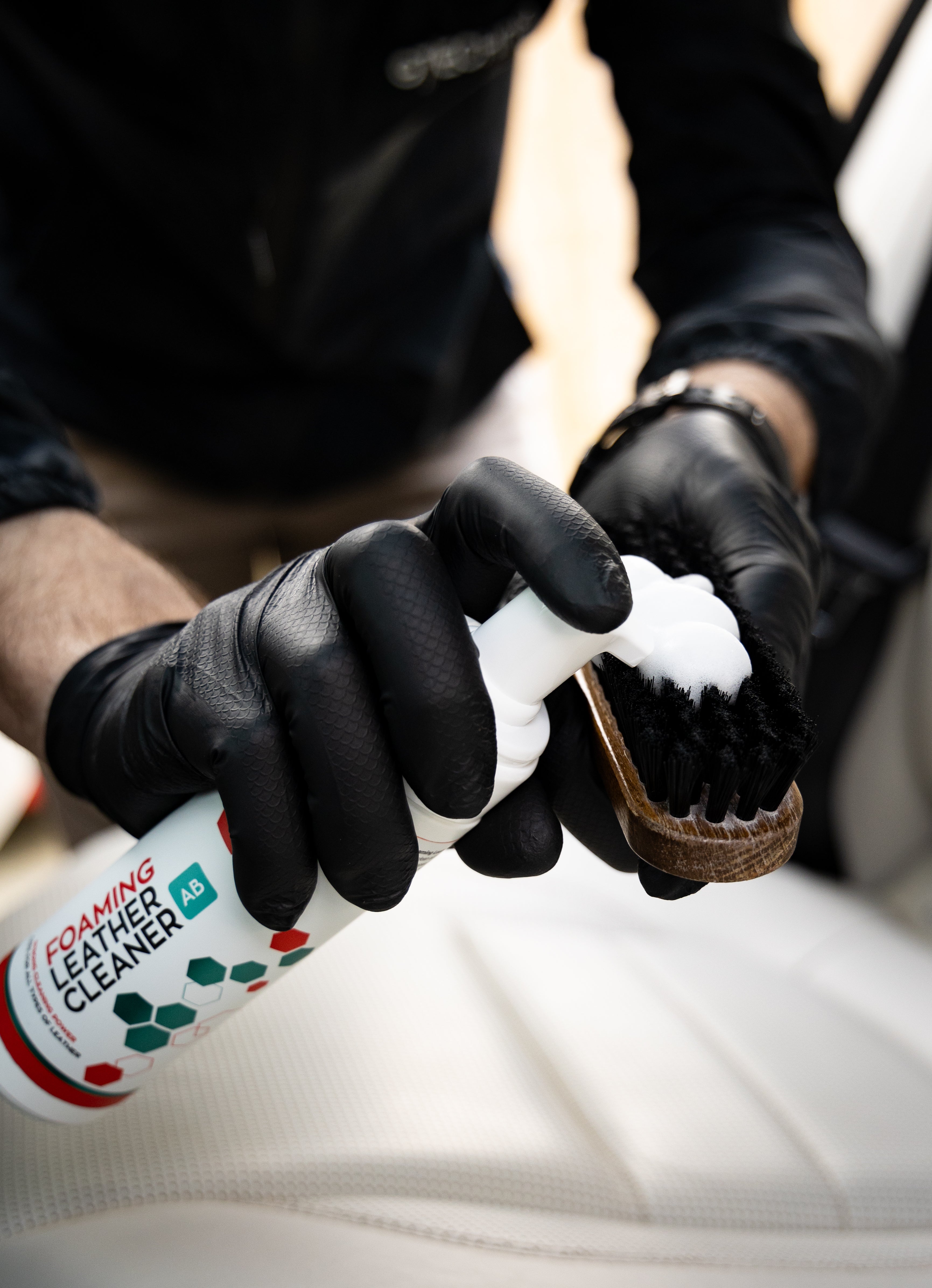 Gtechniq L2 Foaming Leather Cleaner