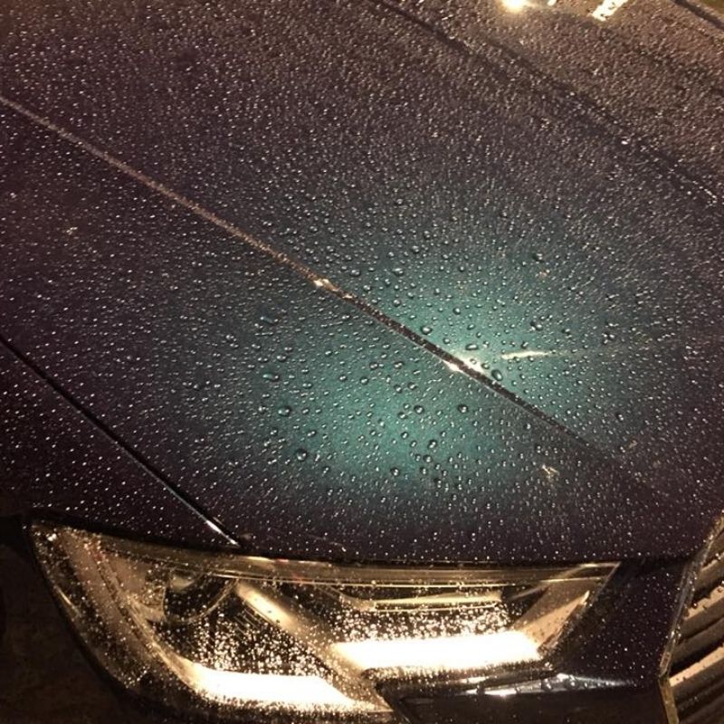 Intense gloss and water beading on a car headlight after applying Labocosmetica Cupido spray sealant.