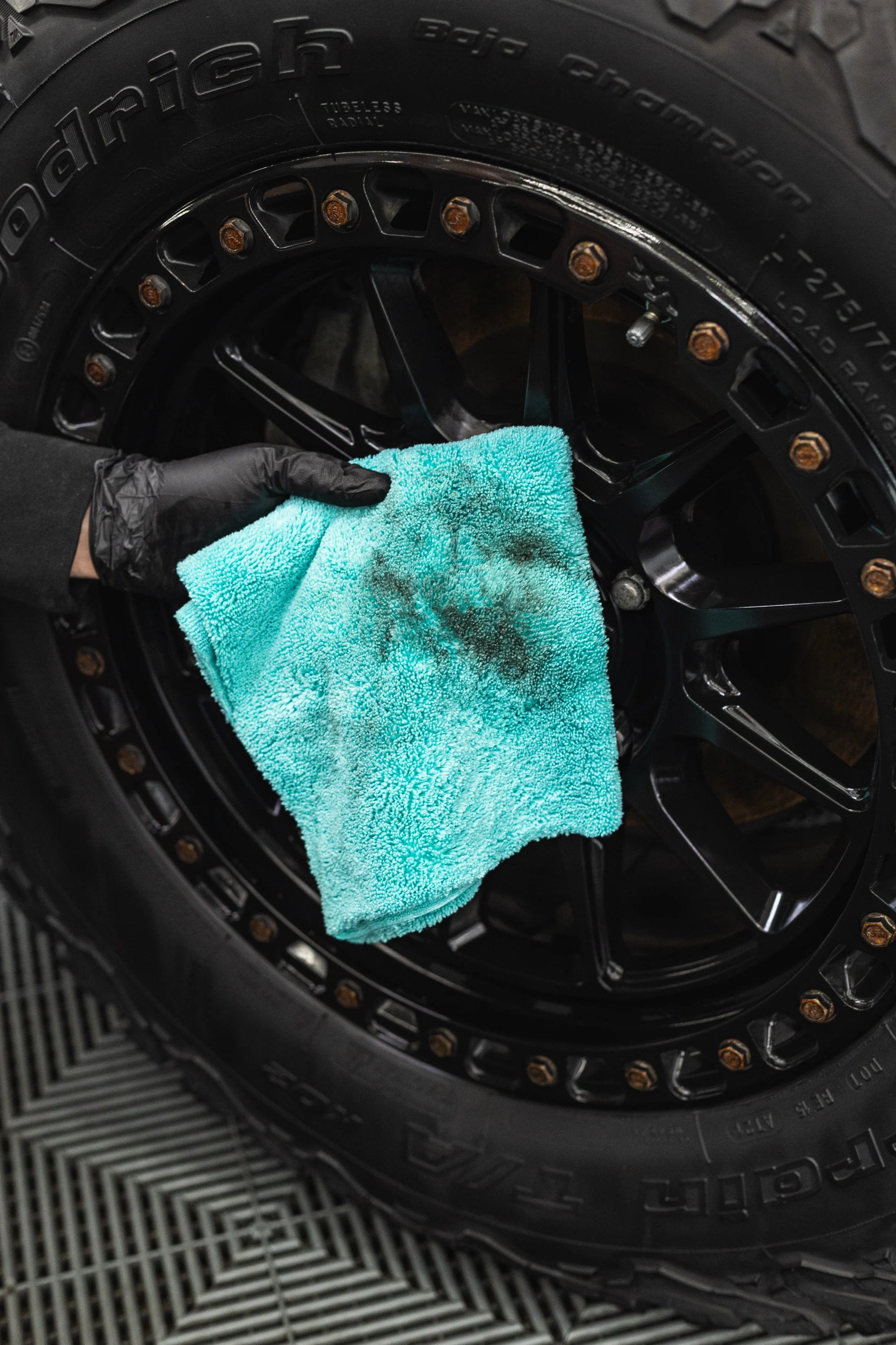 The Rag Company Creature Edgeless 16 x 16 70/30 All Purpose Microfiber Towel - TEAL